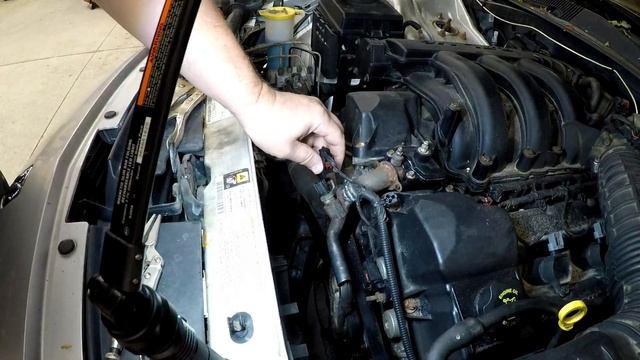 Chrysler 2.7 rusted leaking coolant pipe fix/hack смотреть онлайн
