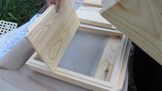 Харьковская область! красивая природа! котики , собаки, пчёлы первое знакомство! улей по почте!