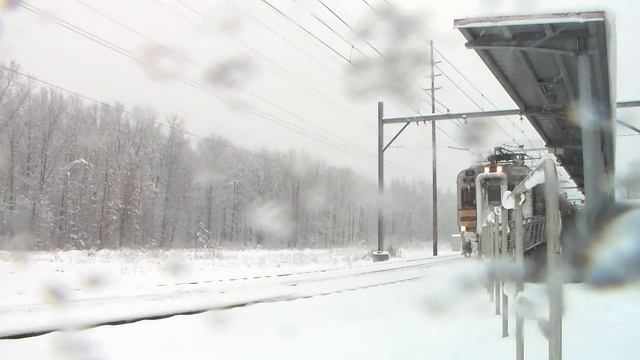 South Shore Line NICTD EMU #15 leads an inbound arriving/departing Dune Park in heavy snow fall! смотреть онлайн