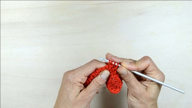 Lezioni di Uncinetto - Come aumentare e diminuire le MAGLIA ALTA смотреть онлайн