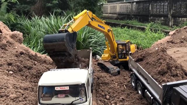 Komatsu pc 300 loading Hino 700 смотреть онлайн