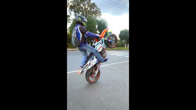 Avantis A5 Lux motard 2022 смотреть онлайн