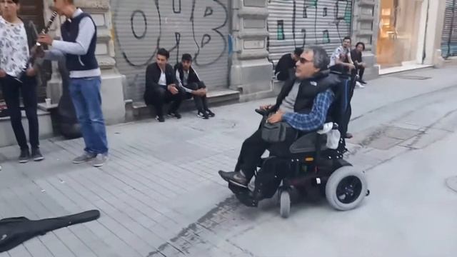 TAKSİM SOKAK SANATCILARI-DUR BAKMA BANA ÖYLE смотреть онлайн