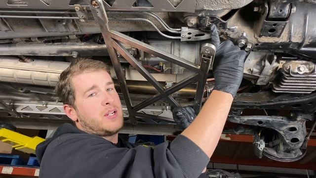FM V2 Butterfly Chassis Brace Installation смотреть онлайн