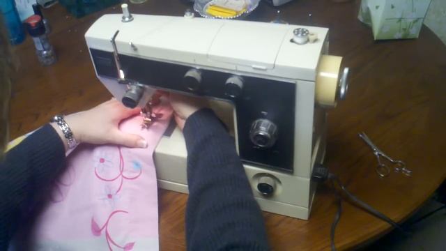 Vintage Heavy Duty Wards Signature Zig Zag Sewing Machine UHT J1939 works great! смотреть онлайн