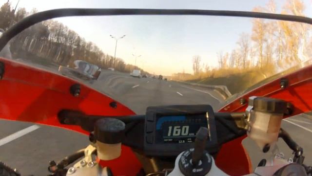 2014 Buell EBR 1190RX играет в шахматы на МКАД смотреть онлайн