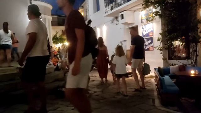 Греция ВЛОГ:Игры с папой/Мой помощник на кухне/Вышли на вечернию прогулку/Зажигаем смотреть онлайн