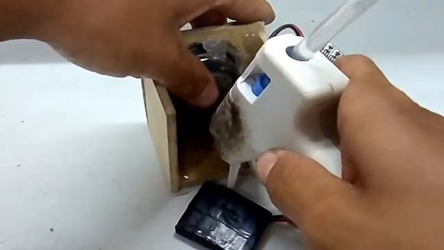 Cómo hacer una mini bosina portátil auxiliar смотреть онлайн