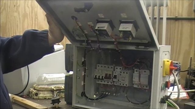 Controlling the Output - 240V 16A control box смотреть онлайн