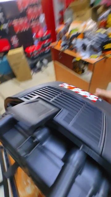 Строительный пылесос Bort BAX-1530M-Smart Clean в разборе с авто очисткой фильтра смотреть онлайн