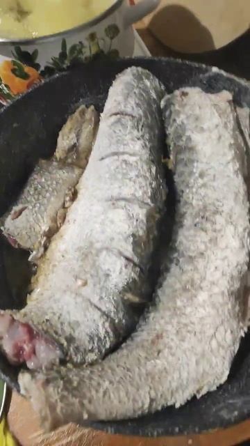 Рыбка жареная картошка на гарнир Мужу будет вкусно😋😋😋😋😋🍻🍺🍻🍺 смотреть онлайн