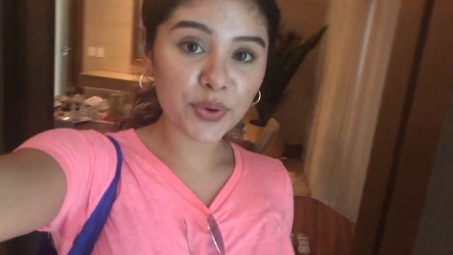 SPONTANEOUS TRIP TO CANCUN | DAY 1 & 2 | PLACES TO EAT & SHOP! смотреть онлайн