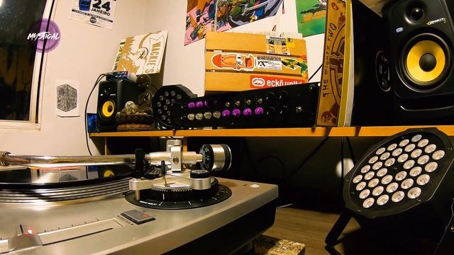 Robert Mystick – Beat Them Oh Jah + Version смотреть онлайн