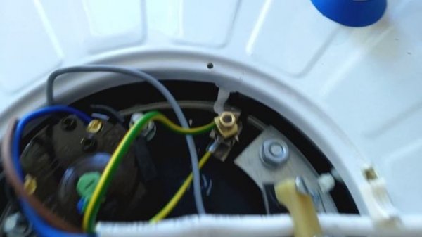 AQUASTIC ballon d'eau chaude vertical raccordement électriique