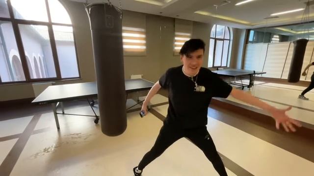 Шадоукек показал свой скилл в единоборствах | By Owl И Shadowkek занимаются спортом на стриме в Соч смотреть онлайн