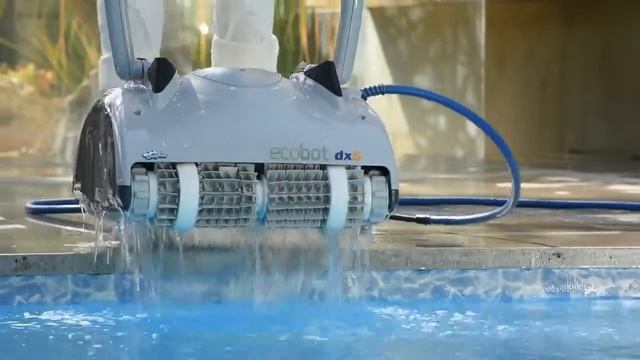 Robot piscine électrique Dolphin ECOBOT DX5 - Présentation - RobotPiscine.fr смотреть онлайн