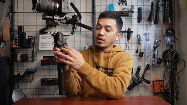 Buy this instead of the DJI RS3! Moza Aircross 3 #gudsenmoza #mozagimbal #mozaaircross3 смотреть онлайн