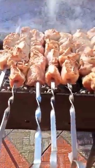Самых вкусных шашлыков всем 🔥 как у вас погодка? Позволяет пожарить мясо?)
