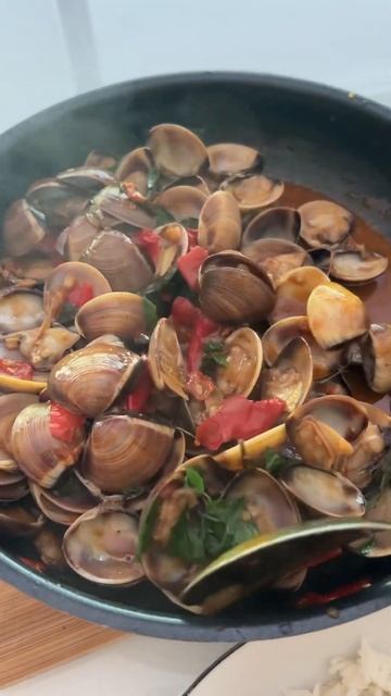 ผัดหอยโหรพานำ้พริกเผา 🥰 #fypシ゚ #cooking #ของอร่อย #อร่อย #thaifood смотреть онлайн