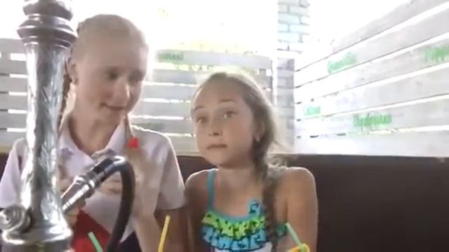 ЗАСОСАЛО В ЧЕРЕП и ПЕННАЯ ВЕЧЕРИНКА!!! Крутые горки и Бешеные игры с сестрой KIDS Children смотреть онлайн