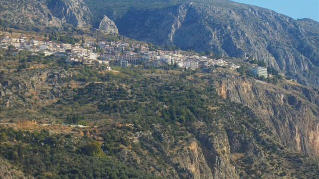 Β ΚΟΚΚΙΝΟΣ Τσάμικο Ρούμελης με πίπιζα смотреть онлайн