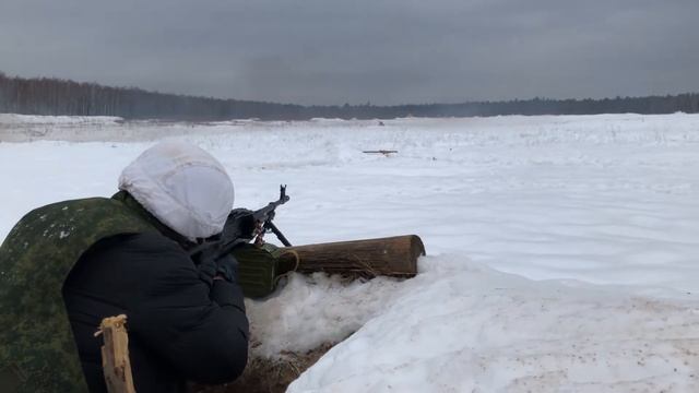 Стрельба из пулемёта ПКМ на полигоне. Shooting the PKM machine gun (1) смотреть онлайн