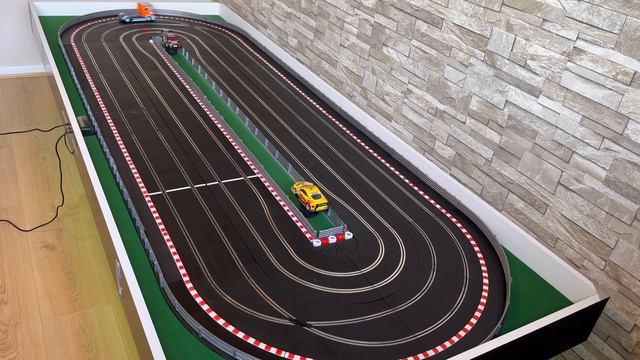 Scalextric Gulf racing truck- solo run смотреть онлайн
