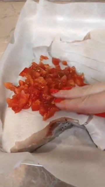 Камбала с помидорами смотреть онлайн