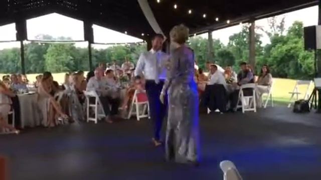 Susan and Lane love that beach music II смотреть онлайн