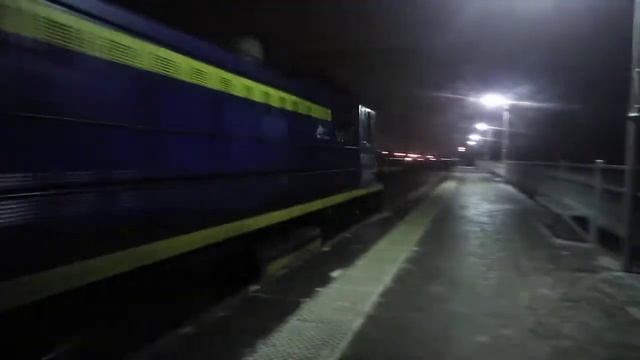 Тепловоз ТЭМ2-923 следует резервом по платформе Сосновая поляна смотреть онлайн