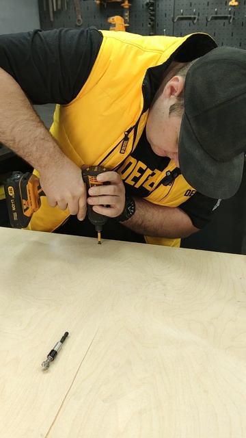 Как сделать пилораму из аккумуляторной циркулярной пилы смотреть онлайн