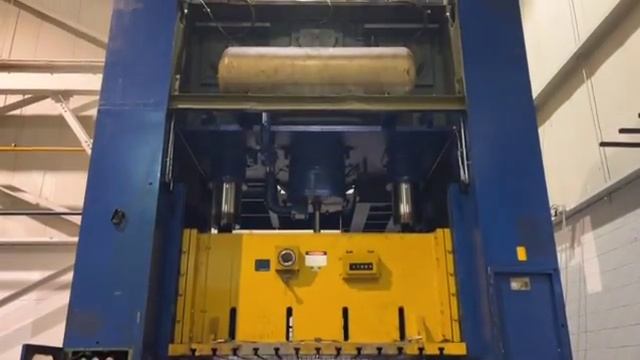 300 Ton Komatsu 2 Point Straight Side Press UPM#10974 смотреть онлайн