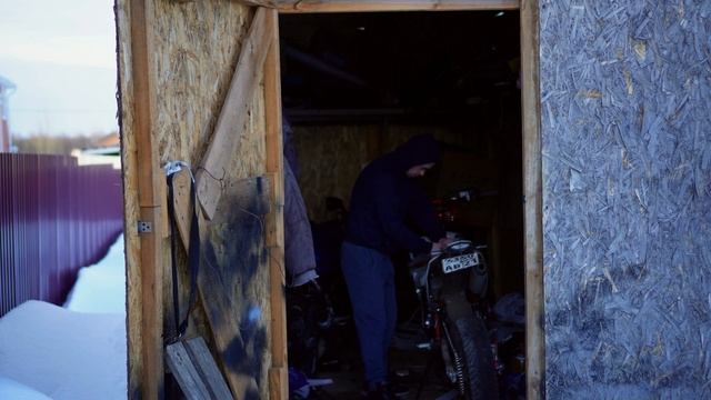 устроил дтп двух мотоциклов , не выезжая из сарая смотреть онлайн