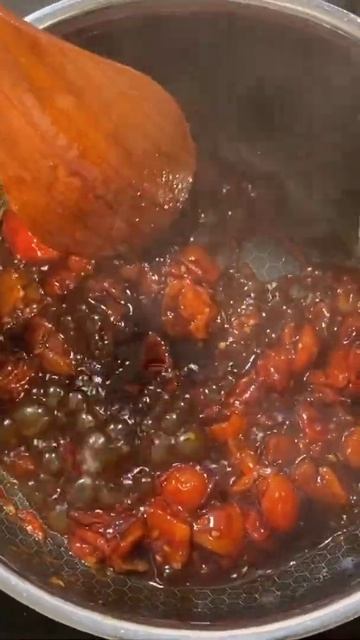 Paniertes Schweinekotelett mit Soja-Tomatencreme und Spinat Rezept von Steffen Henssler #shorts смотреть онлайн