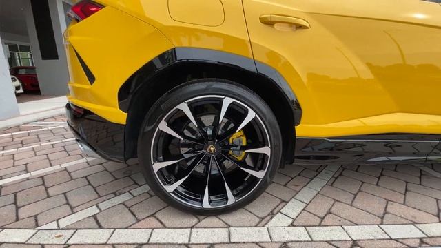 2022 Lamborghini Urus - Giallo Auge смотреть онлайн