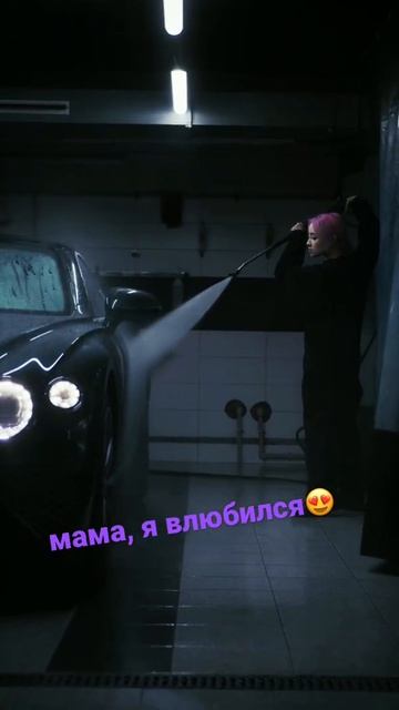 красивая девушка моет машину 😍 #shorts #машина #bmw смотреть онлайн