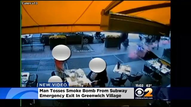 Man Pops Out Of Sidewalk Grate, Throws Smoke Bomb At West Village Restaurant смотреть онлайн