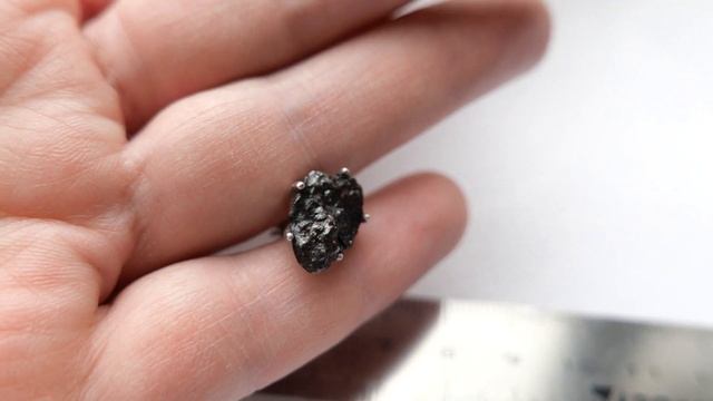 Одиночная серьга с метеоритом Сихотэ Алинь смотреть онлайн