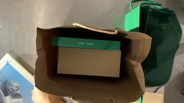 Buying a Rolex Oyster Perpetual. Green Envy! смотреть онлайн