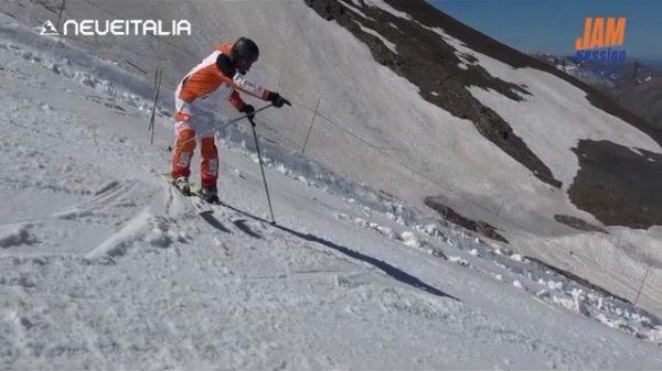 Поворот на крутом склоне.