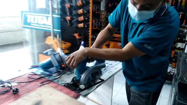 Total power tools cordless circular saw.. смотреть онлайн
