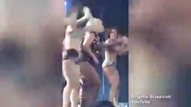 Бритни после неудачного падения во время концерта отменила несколько выступлений