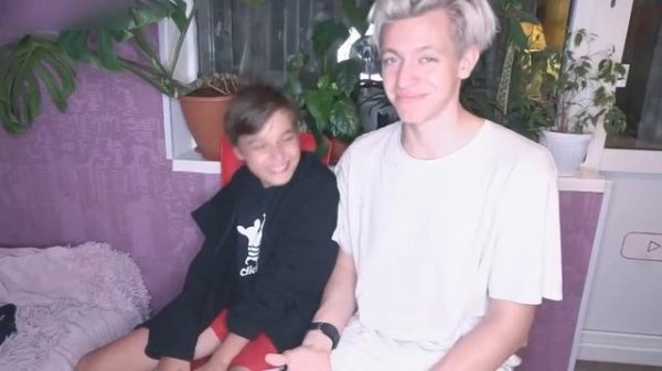 МОМО У НАС В ДОМЕ / ПОПАЛСЯ НА КАМЕРУ? (перезалив Demian Volkov Momo)