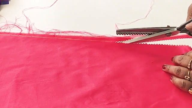 Sewing tools: How to use Zig-zag scissors to finish edge of fabric | Using Pinking shears - Tamil смотреть онлайн