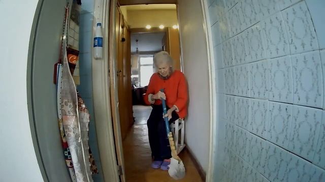 Уход за матерью. Попытка подметания. Ночной кашель. c1e41 смотреть онлайн