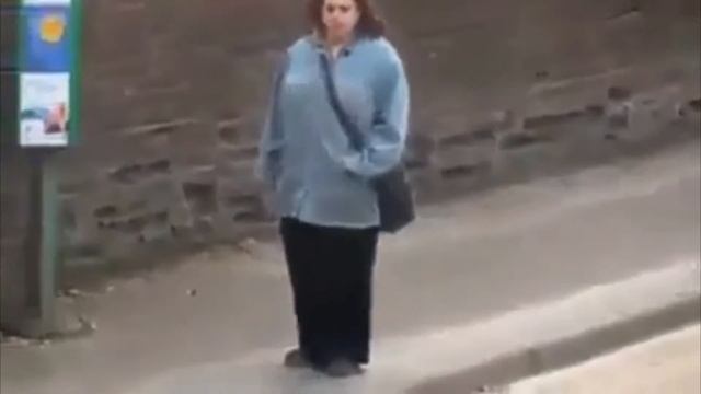 Woman dancing at bus stop смотреть онлайн