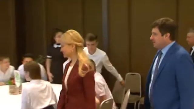 Светличная встретилась с самыми умными учениками смотреть онлайн