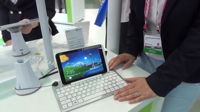 Computex 2013: Acer Iconia W3 Hands-On смотреть онлайн