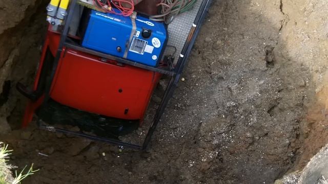 pickup truck gets lost in sinkhole 9/21/11 Plymouth PA смотреть онлайн