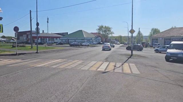 пгт. Крапивинский, ул. Советская 18_у входа